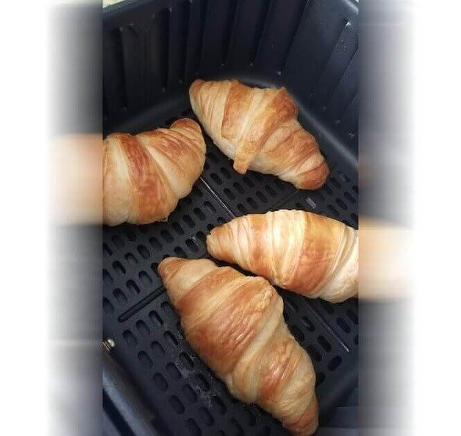 Salvage Stale Pastries With Water and an Air Fryer