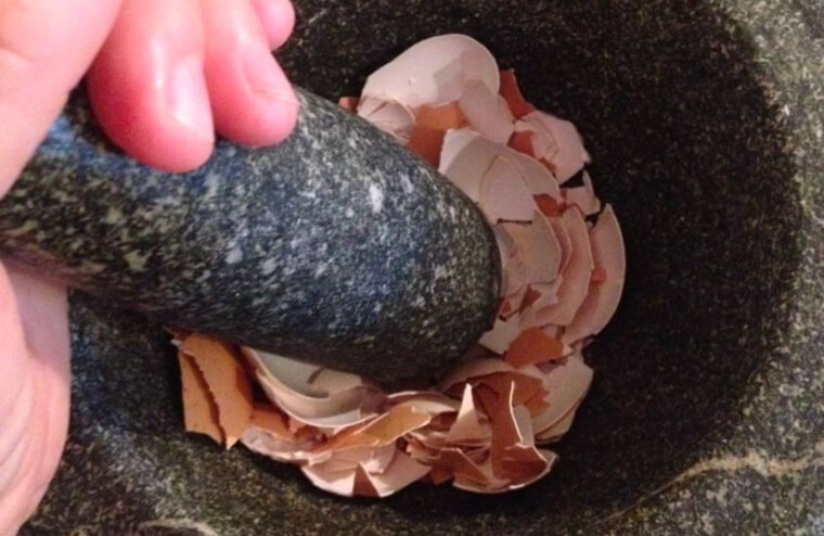 Eggshells Can Be Used To Clean Pans
