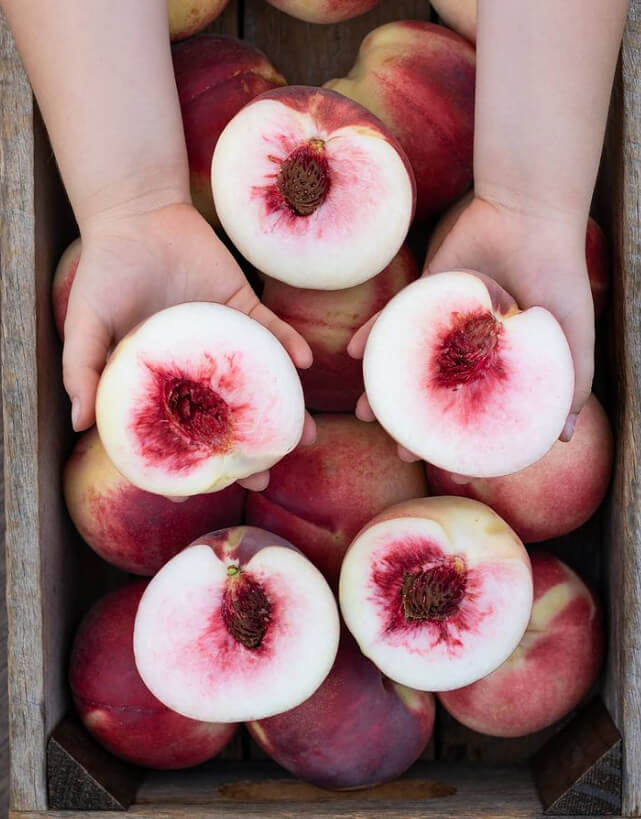 Can You Tell the Difference Between a Peach and Nectarine