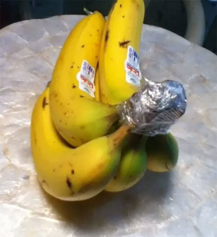 Wrap The Tops Of Bananas In Tin Foil So They Don't Over-Ripen