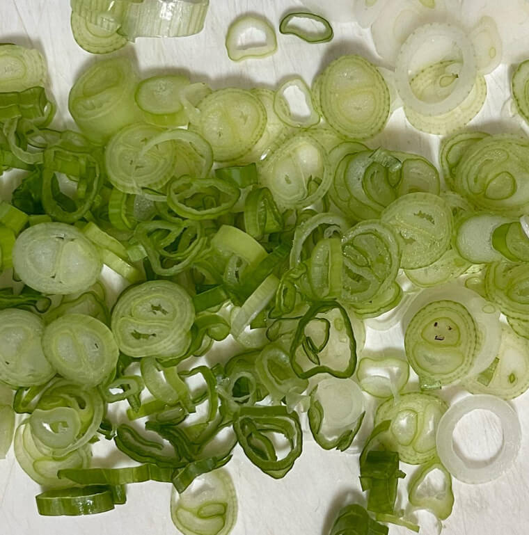 Green Onions Should Be Frozen In A Plastic Bottle