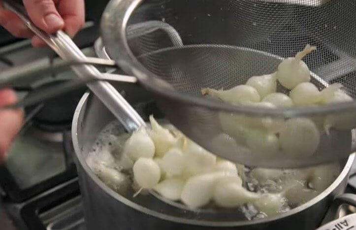 Soak Your Onions in Hot Water for Cry-Less Peeling
